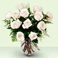  hediye sevgilime hediye çiçek  beyaz güller cam yada mika vazo