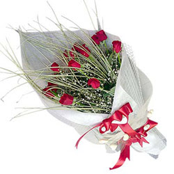  yurtiçi ve yurtdışı çiçek siparişi  11 adet kirmizi gül buket- Her gönderim için ideal