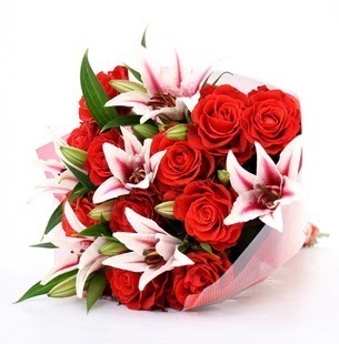  Balgat Ankara online çiçek gönderme sipariş  3 dal kazablanka ve 11 adet kırmızı gül
