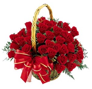  Balgat Ankara uluslararası çiçek gönderme  41 adet kırmızı gül sepeti aranjmanı