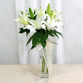  hediye sevgilime hediye çiçek  2 dal kazablanka ile yapılmış vazo çiçeği