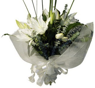  Ankara Balgat online internetten çiçek siparişi  2 dal kazablanka çiçek buketi