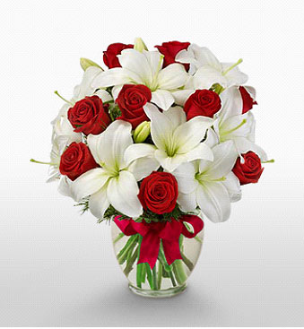  Balgat Ankara uluslararası çiçek gönderme  1 dal kazablanka 11 adet kırmızı gül vazosu