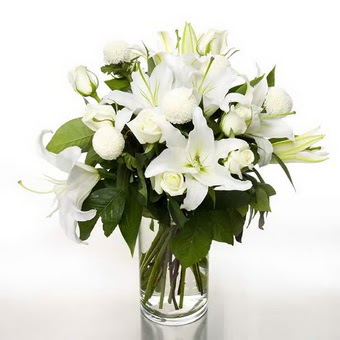  Ankara İnternetten çiçek siparişi  1 dal cazablanca 7 adet beyaz gül vazosu