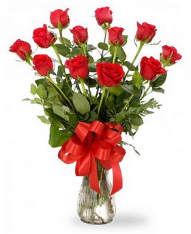  Ankara çiçekçiler hediye çiçek yolla  12 adet kırmızı güllerden vazo tanzimi