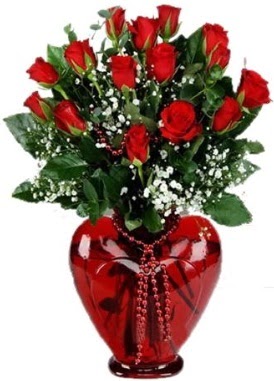 Cam kalp içerisinde 15 kırmızı gül  hediye sevgilime hediye çiçek 
