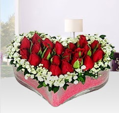 Kalp içerisinde 10 adet kırmızı gül  hediye sevgilime hediye çiçek 