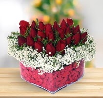 15 kırmızı gülden kalp mika çiçeği  çiçek satışı ankara balgat çiçekçi 