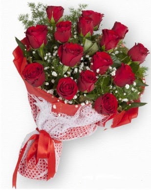 15 adet kırmızı gülden kız isteme buketi  Balgat çiçek gönderme sitemiz güvenlidir 
