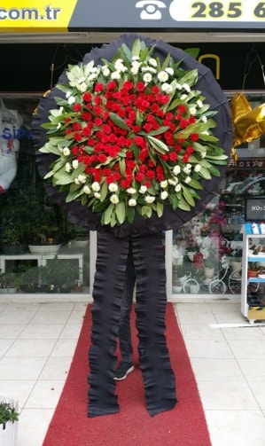 Cenaze çiçeği cenaze çelengi çiçek modeli  balgat çiçek siparişi Ankara çiçek yolla 