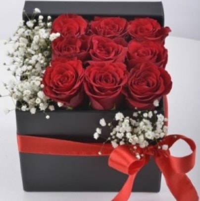 Kutu içerisinde 9 adet kırmızı gül  Ankara internetten çiçek satışı 