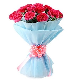 19 adet kırmızı karanfil buketi  hediye sevgilime hediye çiçek 