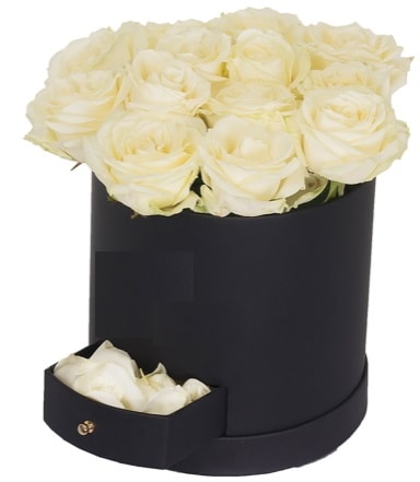 Kutu içerisinde 18 adet beyaz gül  Ankara İnternetten çiçek siparişi 